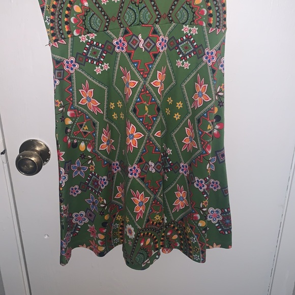 New York & Company: green and floral paisley print sleeveless dress w/ pockets - Picture 8 of 12